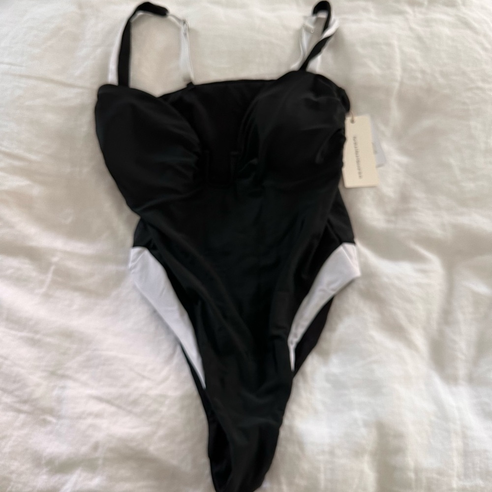 Commense Black and White One Piece Swimsuit